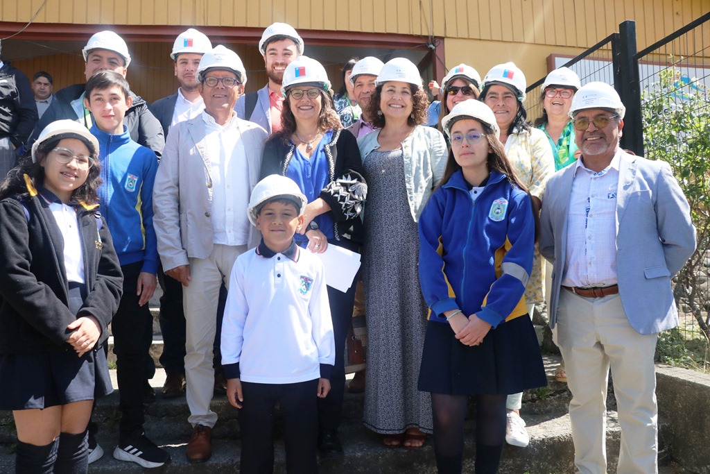 Autoridades supervisan avance de obras en Escuela José Abelardo Núñez