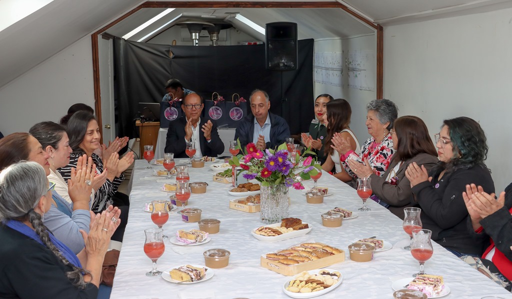 Mujeres de Villarrica son homenajeadas en su día